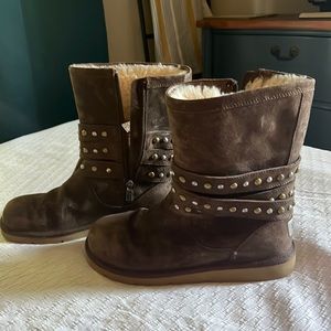 Ugg Size 9 brown leather boots